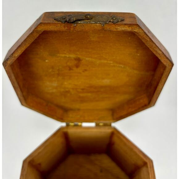 Vintage Lidded Wood Deco Box with Floral Pirate Ship Appliques Brass Closure - Picture 9 of 12